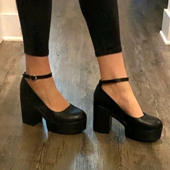 Sold Doll Platform High Heels Faux Leather - Picture 2 of 4